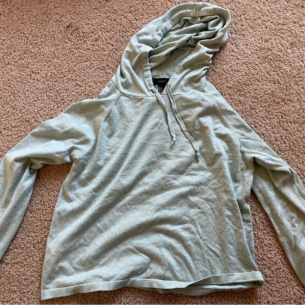 Light green pullover sweater, size small, brand is forever 21